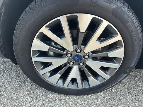 Certified 2022 Ford Escape Titanium AWD/4WD image 9
