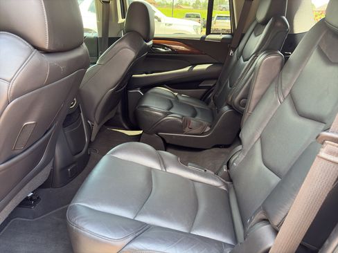Used 2019 Cadillac Escalade Luxury RWD image 19