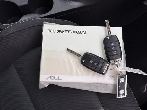 Used 2017 Kia Soul + FWD image 32