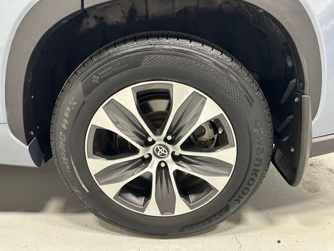 Used 2020 Toyota Highlander XLE AWD/4WD image 66