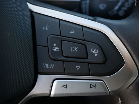 Used 2022 Volkswagen Tiguan SE image 28