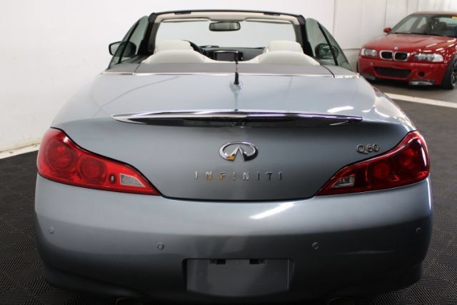 Used 2015 INFINITI Q60 Convertible w/ Premium Package RWD image 11