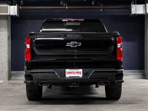 Used 2024 Chevrolet Silverado 1500 High Country w/ Midnight Edition AWD/4WD image 4