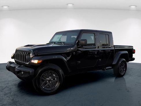 New 2025 Jeep Gladiator Sport image 2
