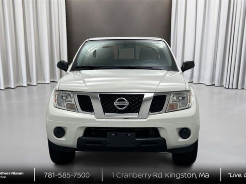 Used 2019 Nissan Frontier SV image 2