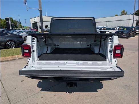 Used 2024 Jeep Gladiator Sport AWD/4WD image 18