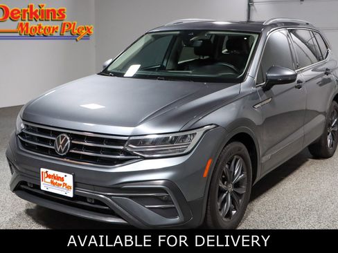 Used 2023 Volkswagen Tiguan SE FWD image 1