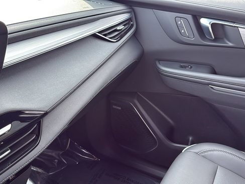 Used 2025 Buick Enclave Preferred image 25