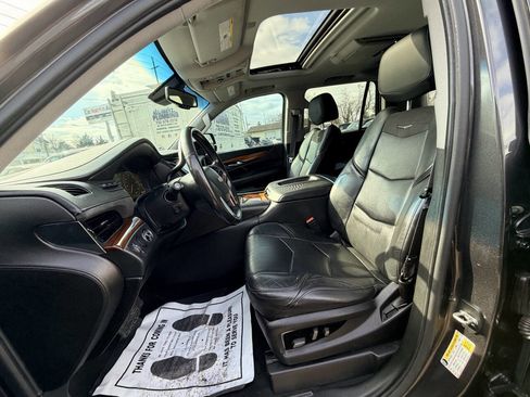 Used 2015 Cadillac Escalade Premium image 44