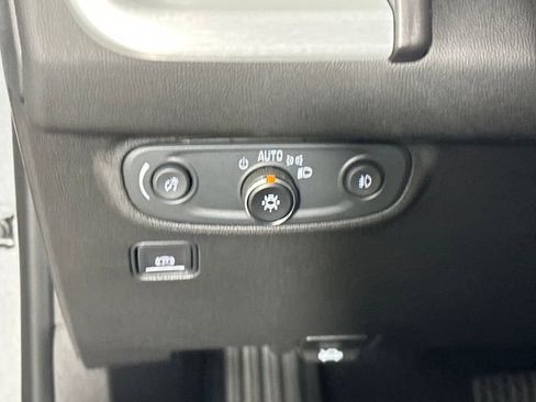 Used 2023 GMC Terrain SLT image 19