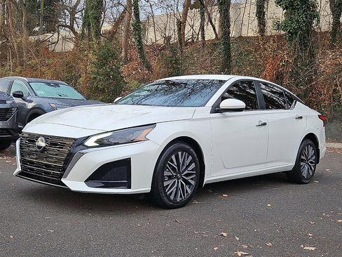 Certified 2023 Nissan Altima 2.5 SV image 3