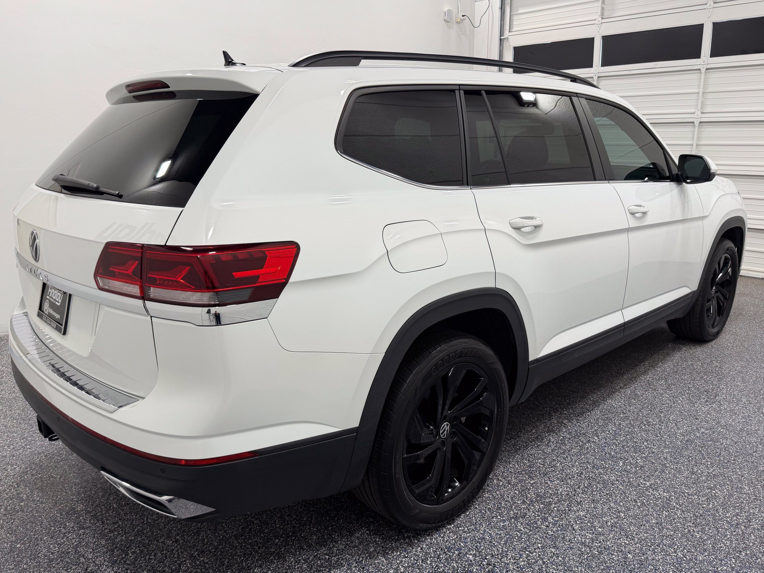Certified 2023 Volkswagen Atlas SE w/ Black Wheel Package FWD image 7