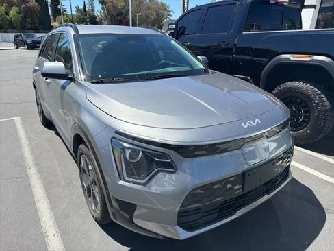 Certified 2024 Kia Niro Wind FWD image 6