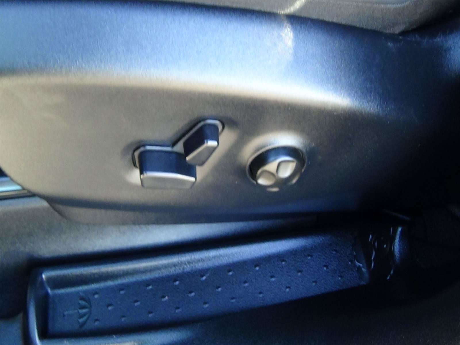 Certified 2025 Chrysler Pacifica Select FWD image 18