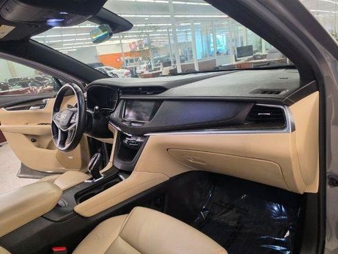 Used 2018 Cadillac XT5 FWD image 15