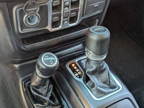 Used 2021 Jeep Gladiator Sport image 27