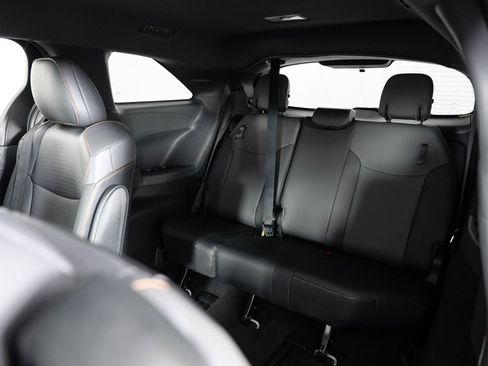 Used 2022 Toyota Sienna XSE image 21