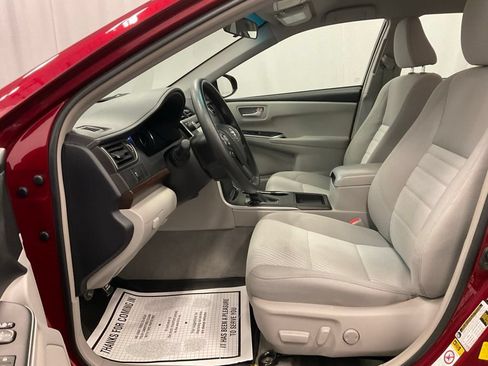 Used 2016 Toyota Camry LE FWD image 7