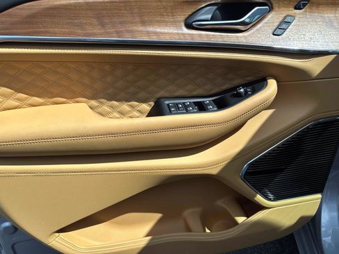 New 2025 Jeep Grand Cherokee Summit image 9