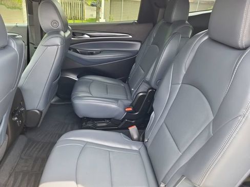 Used 2023 Buick Enclave Essence AWD/4WD image 13