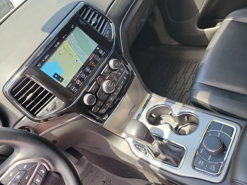 Used 2022 Jeep Grand Cherokee Limited w/ Trailer Tow Group IV image 36