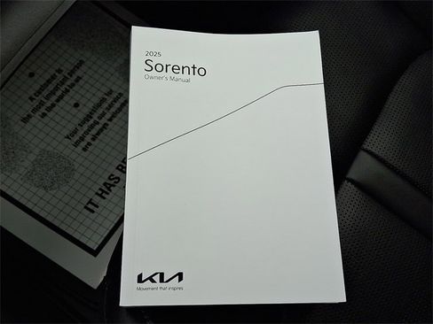 Certified 2025 Kia Sorento SX image 27
