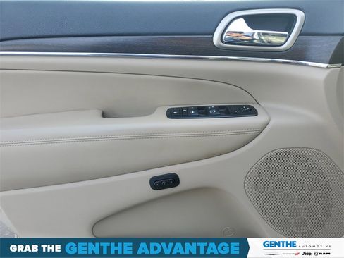 Used 2014 Jeep Grand Cherokee Limited w/ Trailer Tow Group IV image 11