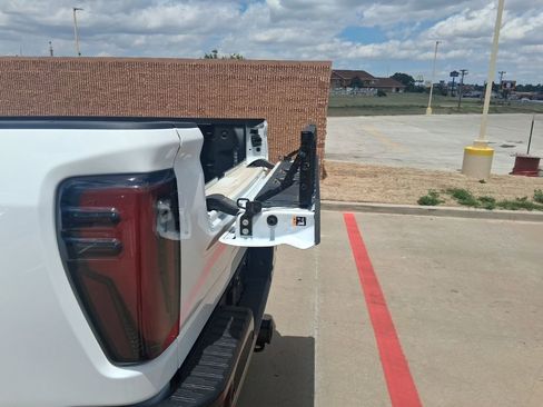 Used 2026 GMC Sierra 2500 AT4X AWD/4WD image 10