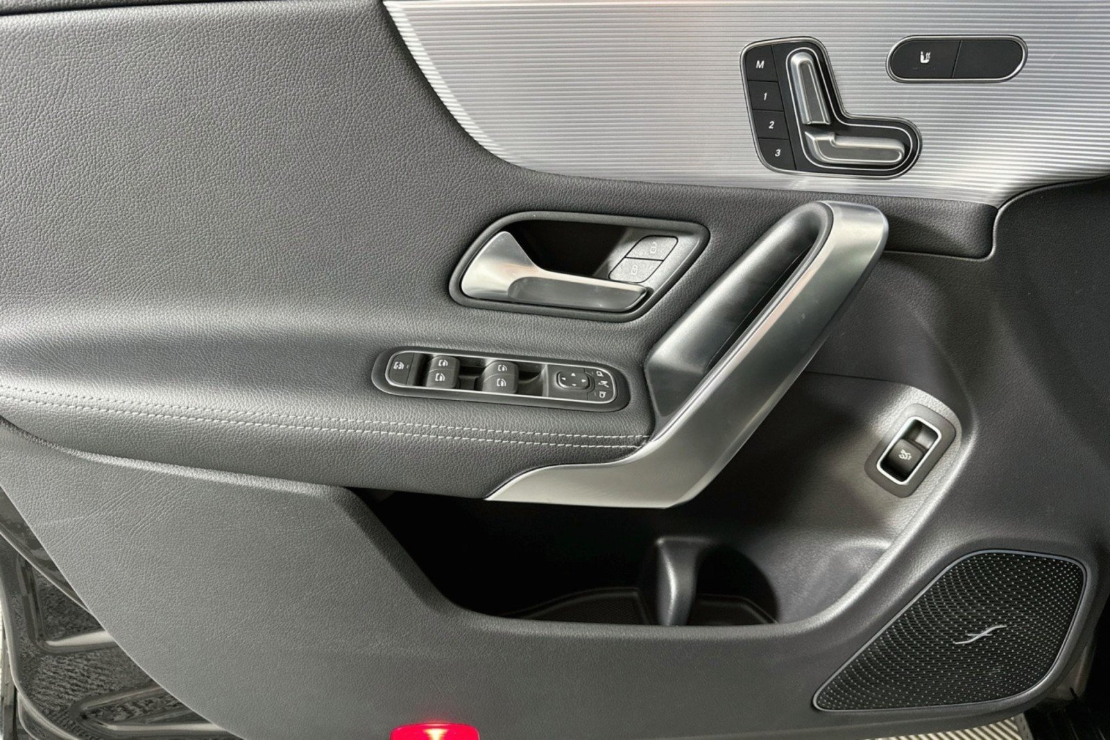 Used 2023 Mercedes-Benz CLA 250 w/ Premium Package image 21
