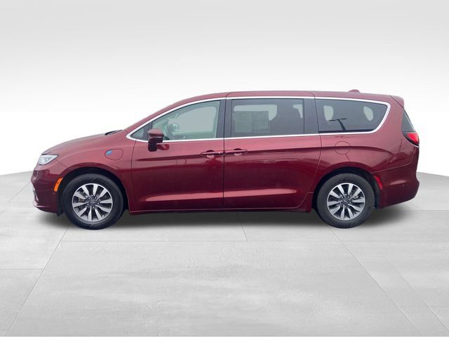 Used 2022 Chrysler Pacifica Touring-L w/ Uconnect Theater Family Group FWD image 2