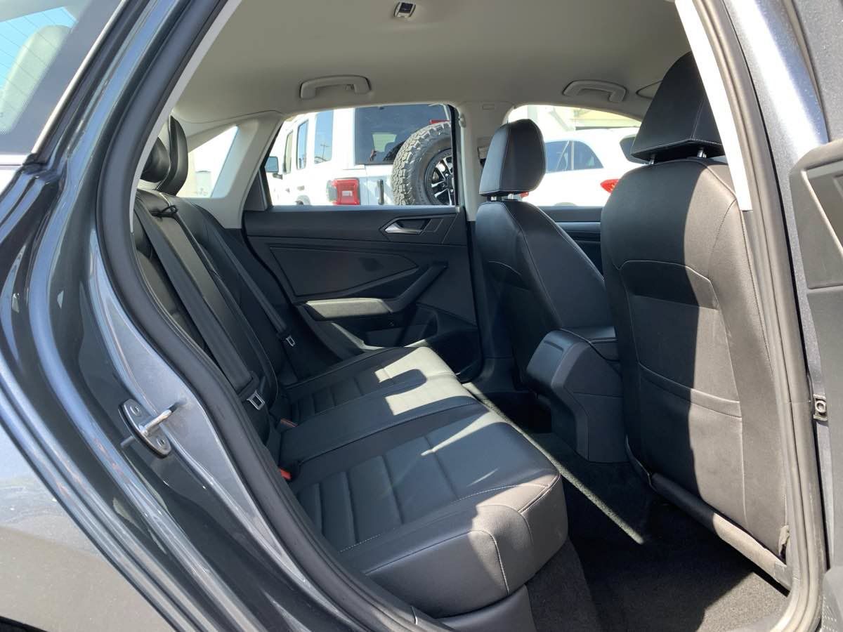 Used 2024 Volkswagen Jetta SE FWD image 17
