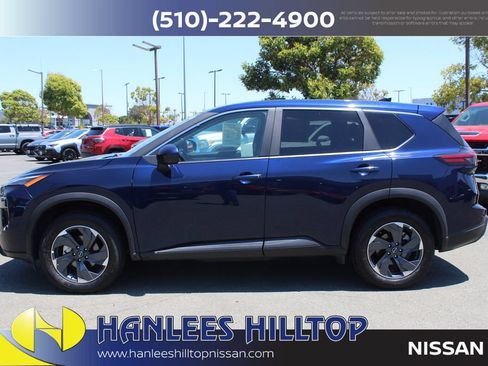 Used 2025 Nissan Rogue SV FWD image 2