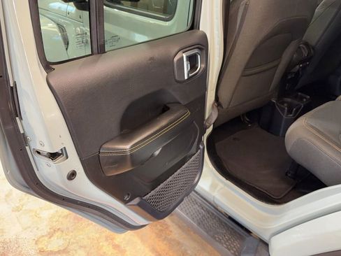 Used 2024 Jeep Wrangler Unlimited Sahara image 15