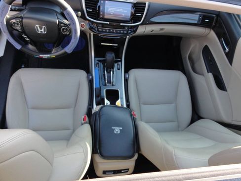 Used 2017 Honda Accord EX-L image 12
