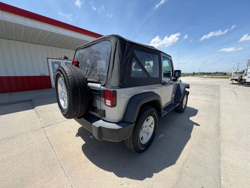 Used 2018 Jeep Wrangler Sport AWD/4WD image 16