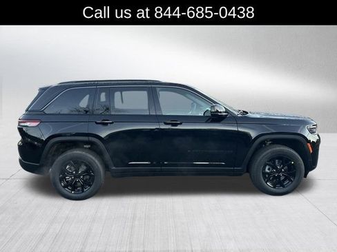 New 2026 Jeep Grand Cherokee Altitude RWD image 4