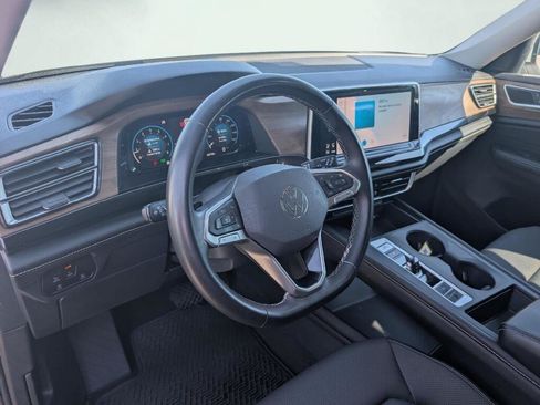 Used 2024 Volkswagen Atlas SE AWD/4WD image 8
