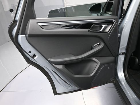 Certified 2025 Porsche Macan image 23