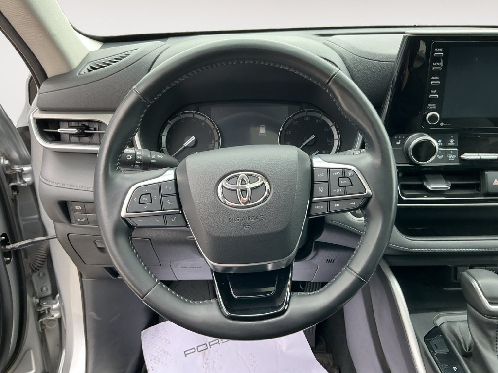 Used 2021 Toyota Highlander XLE AWD/4WD image 13