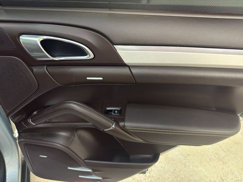 Used 2016 Porsche Cayenne Turbo AWD/4WD image 27