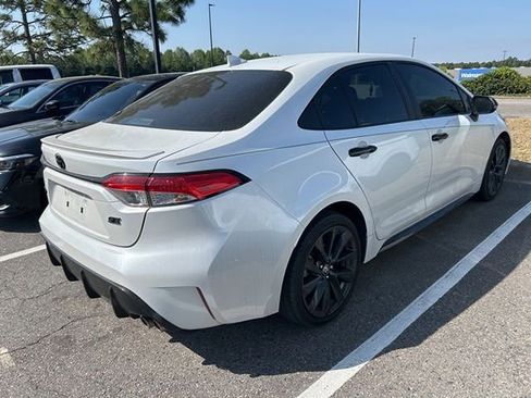 Used 2023 Toyota Corolla SE FWD image 3