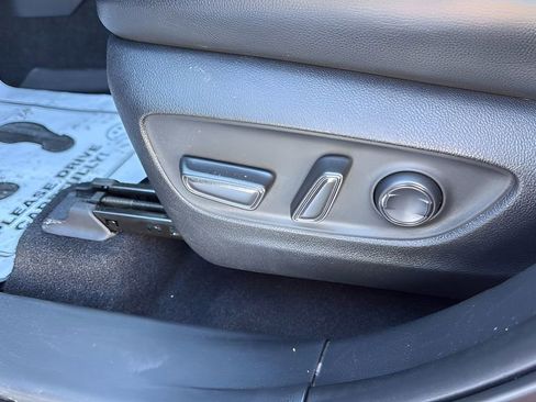 Used 2023 Toyota Highlander XSE image 29