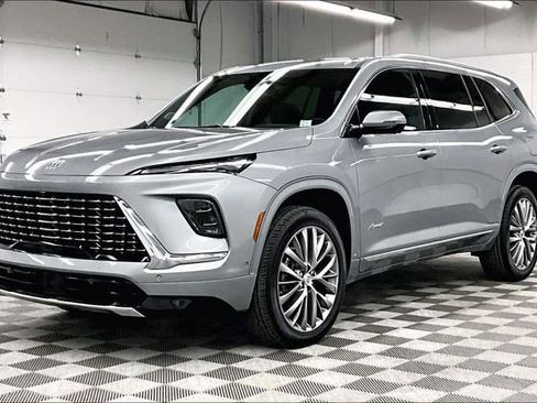 Used 2025 Buick Enclave Avenir w/ Super Cruise Package image 13