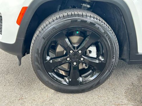 Certified 2024 Jeep Grand Cherokee Limited w/ Black Appearance Package image 27