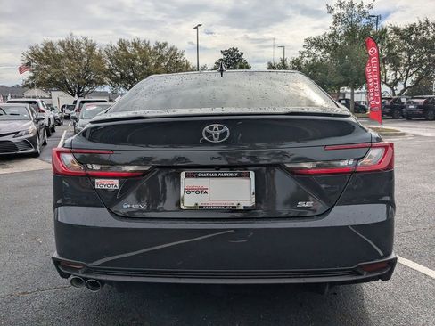 Used 2025 Toyota Camry SE w/ Multimedia Upgrade Package image 5