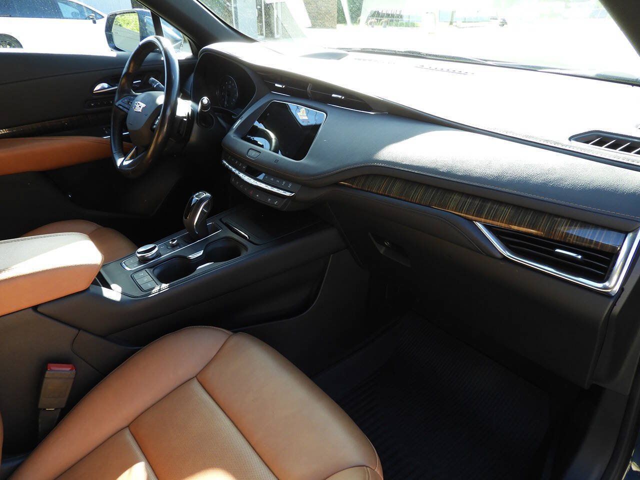 Used 2019 Cadillac XT4 Premium Luxury AWD/4WD image 39