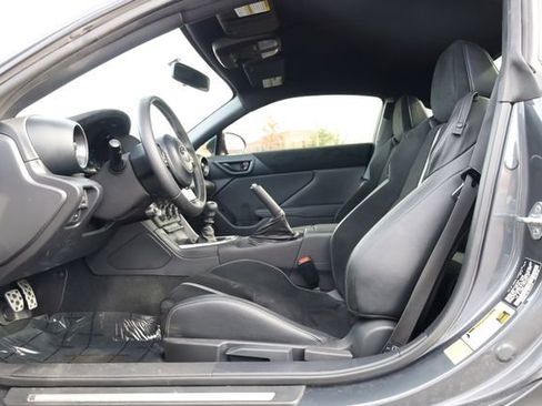 Used 2023 Toyota GR86 Premium image 12