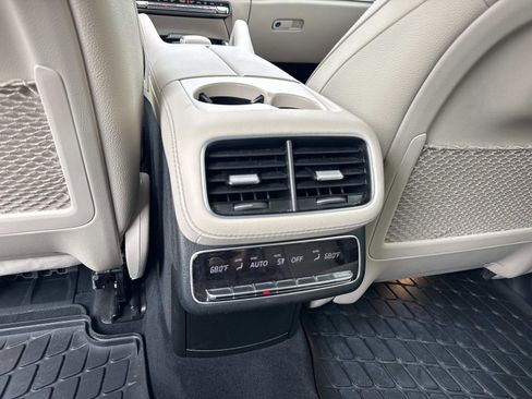 Used 2022 Mercedes-Benz GLS 580 4MATIC image 19