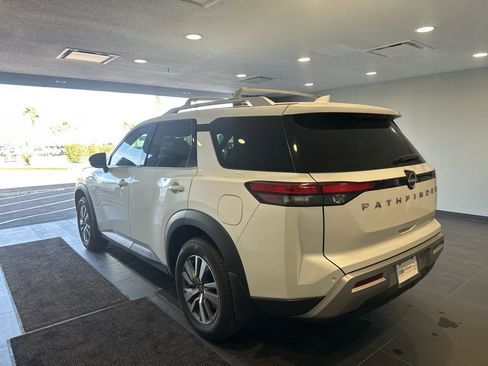 Used 2025 Nissan Pathfinder SL image 6