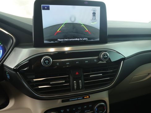 Used 2021 Ford Escape Titanium image 11